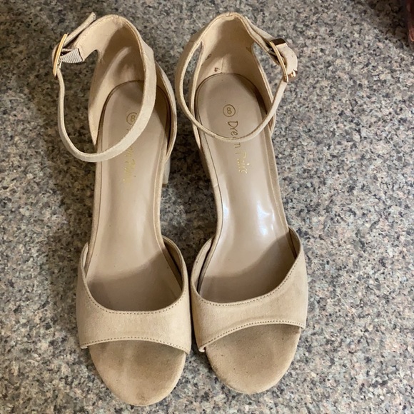 LIKE NEW Size 8 Dream Pair chunk heels worn once - Picture 2 of 4